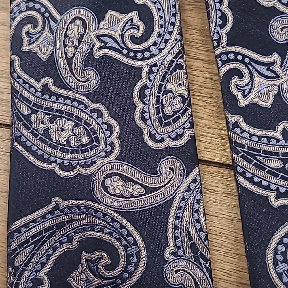 HUGO BOSS Italy Recent‎ Metallic Navy Silver Paisley Skinny Mens Silk Tie NEW